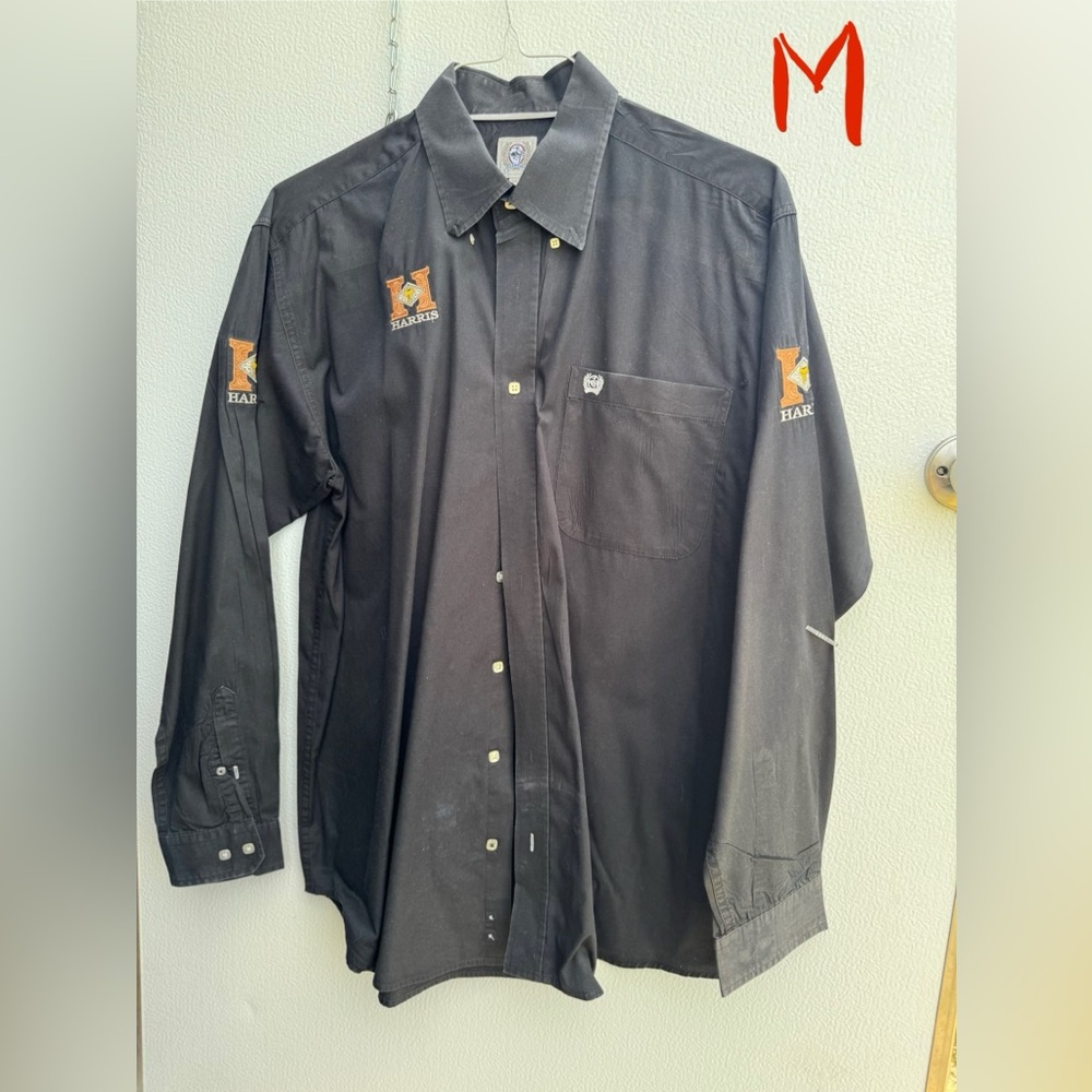 Men’s cinch button up size Medium